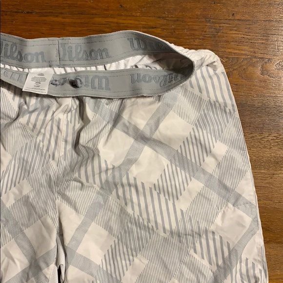 Men’s XL Wilson athletic shorts - Picture 2 of 2